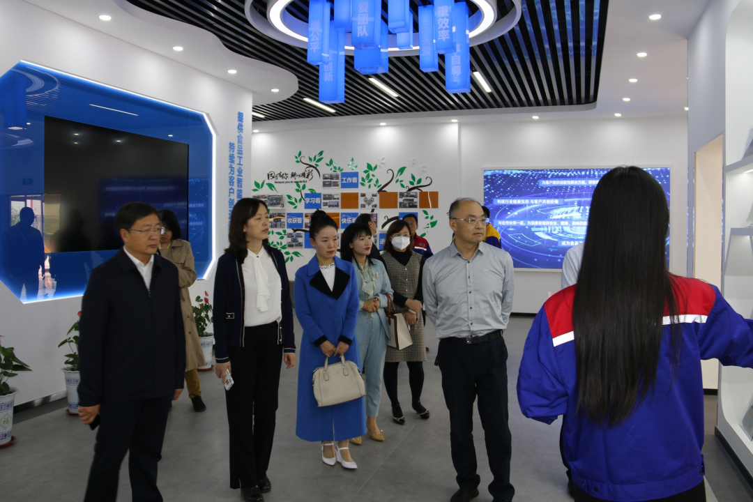 青島市科技局基礎研究處處長李欣一行蒞臨銳智考察指導市重點實驗室建設工作